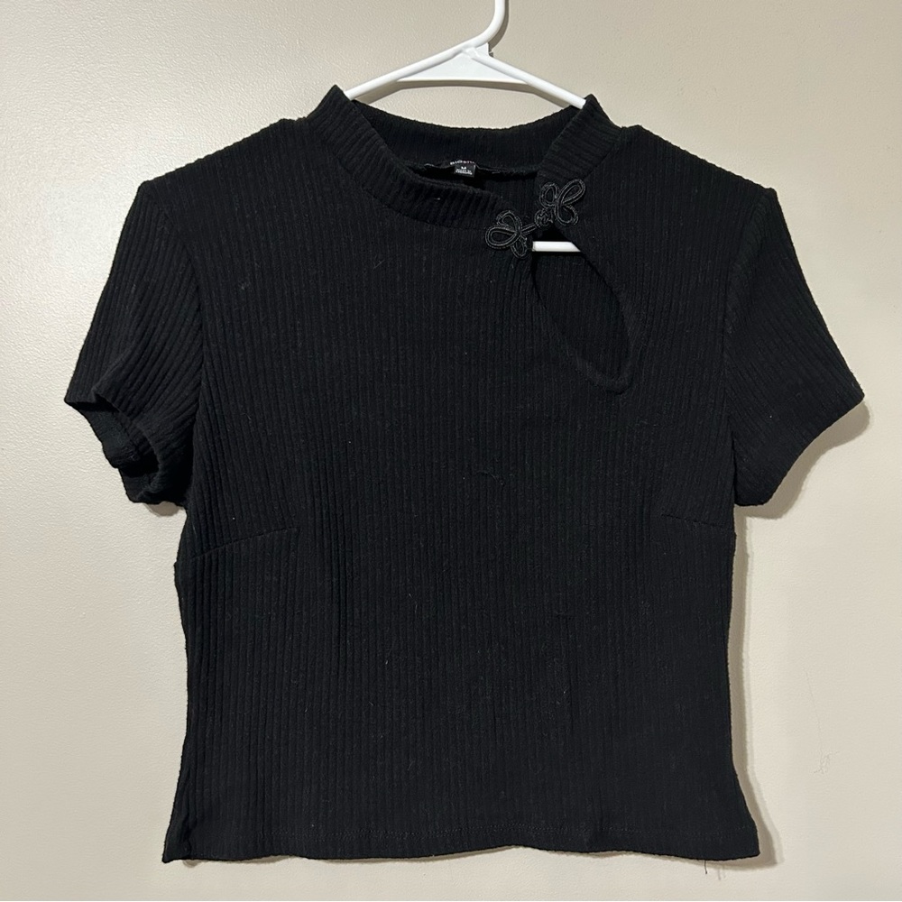 Juniors Black Crop Top